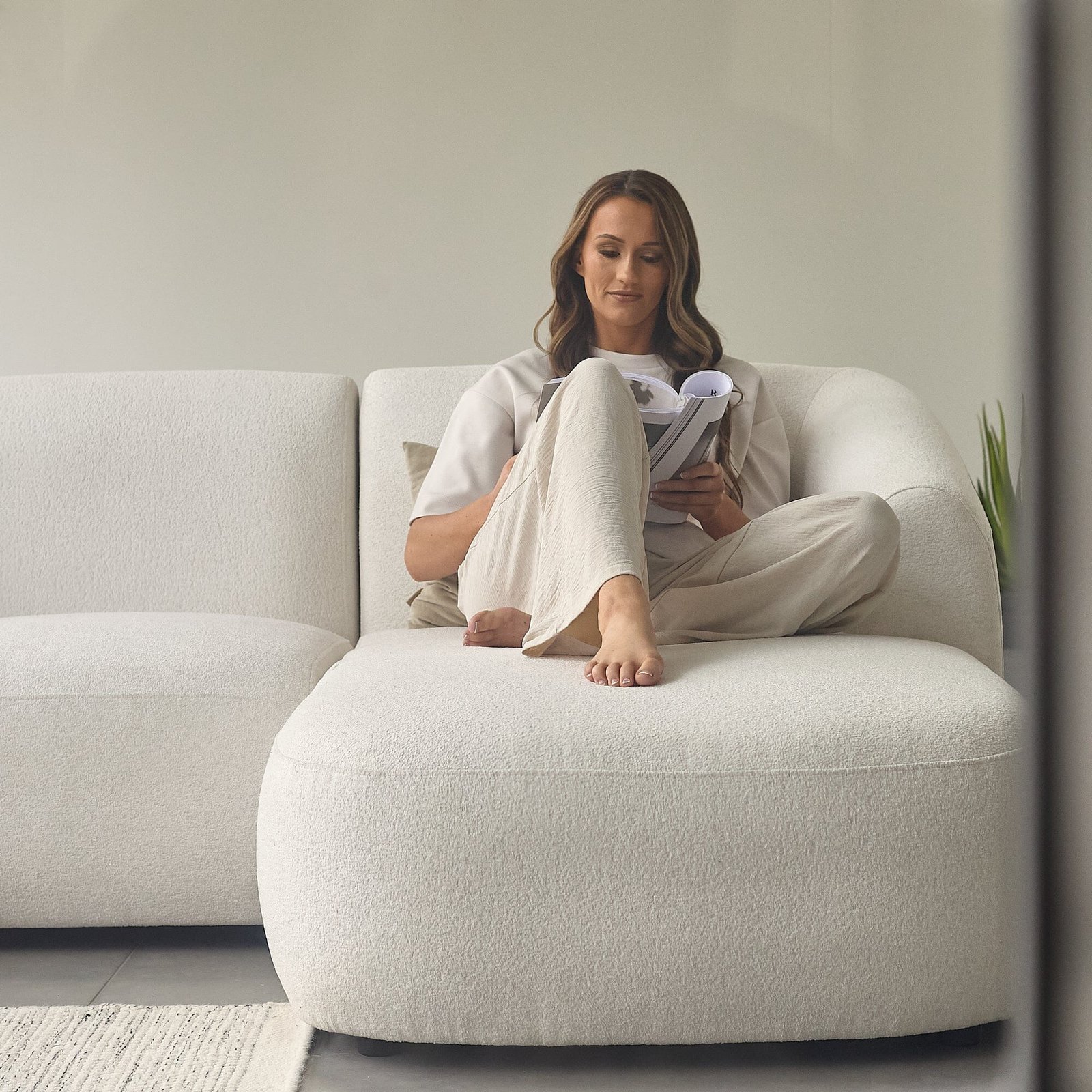 Nathalia Right Chaise Corner Sofa - Chalk White Boucle - Image 2